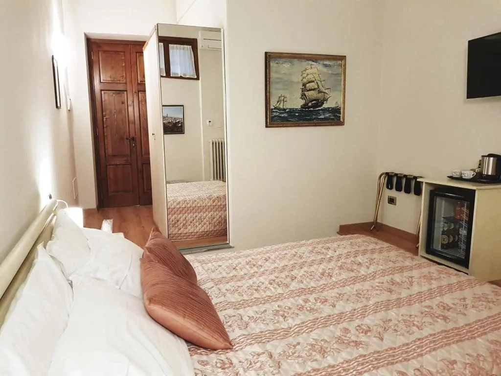 Room, Lady Luna B&B, Florence