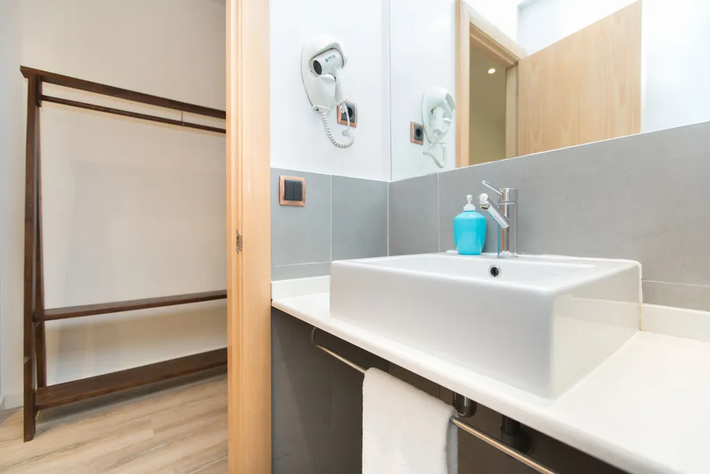 STUDIO SUPERIOR Room, AinB Las Ramblas-Colón Apartments, Barcelona