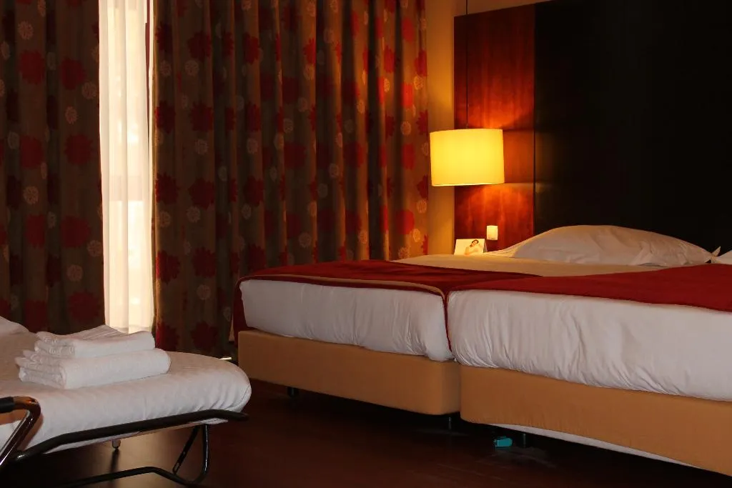 TWIN CAPACITY 3 Room, Leziria Parque Hotel, Lisbon