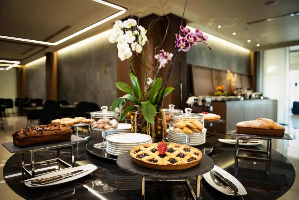 Restaurant, Gold Tower Lifestyle Hotel, Naples
