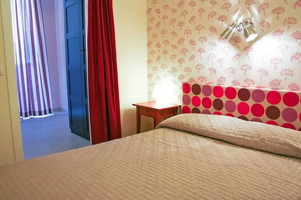 Room, City-in-hostel-B&B, Catania