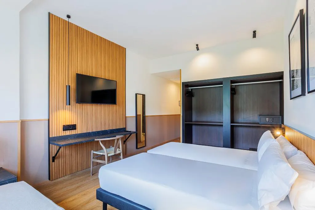 TRIPLE STANDARD Room, Acta Madfor Hotel, Madrid