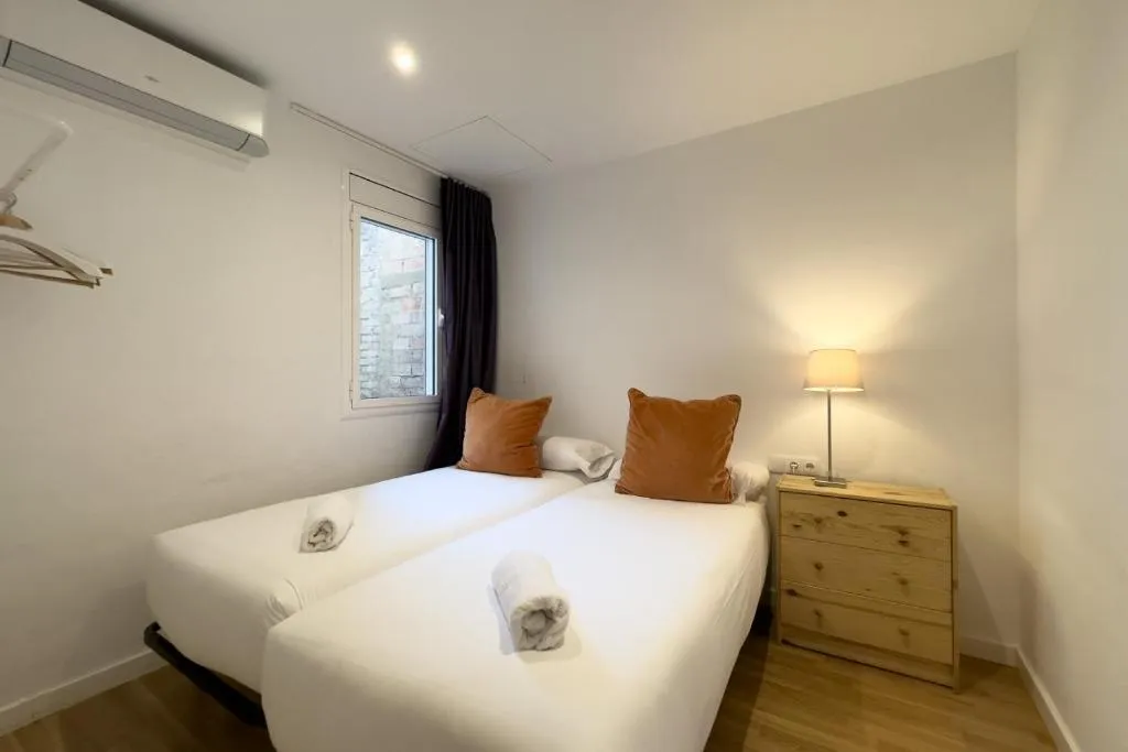 APARTMENT FOUR BEDROOMS Room, Ainb Barcelona Sants Apartments, Barcelona