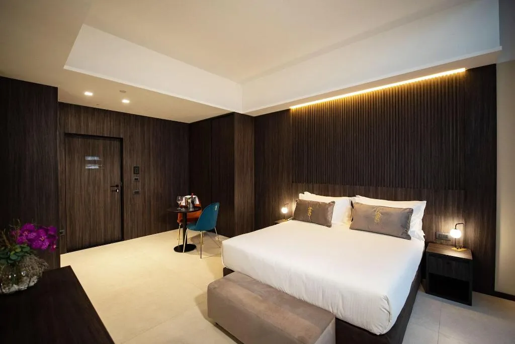 Room, Gold Tower Lifestyle Hotel, Naples