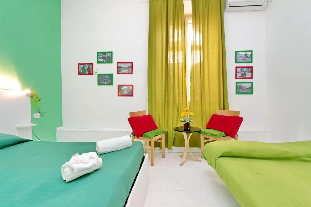 Room, Lucky Domus, Naples