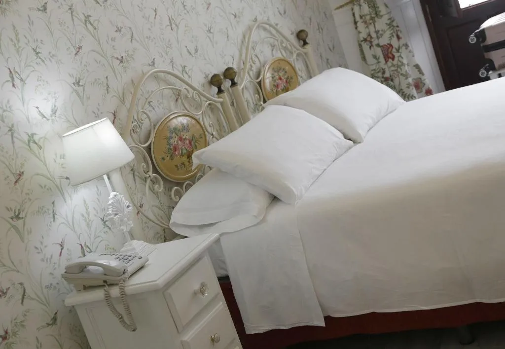 Room, Puerta de Sevilla, Seville