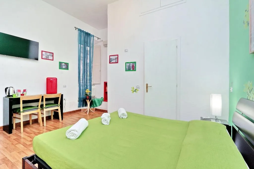 Room, Lucky Domus, Naples
