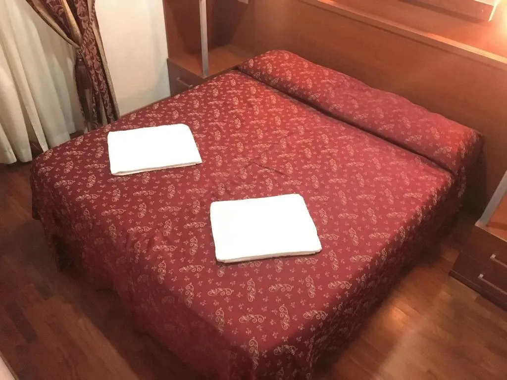 Room, Lam Guest House, Naples