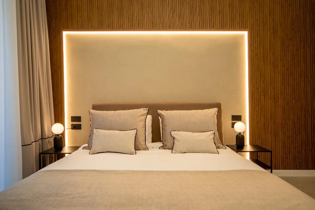DOUBLE DELUXE QUEEN BED Room, Mamalu Studios And Suites, Naples
