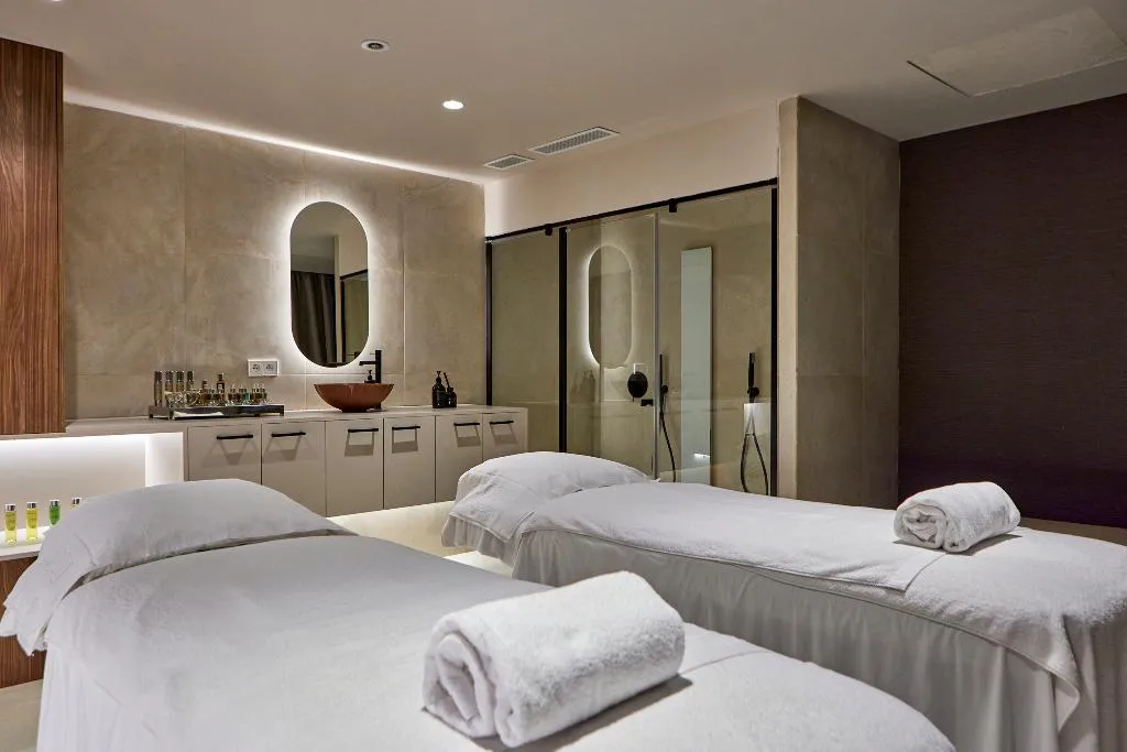 Sports and Entertainment, Universal Gran Leon and Spa, Majorca