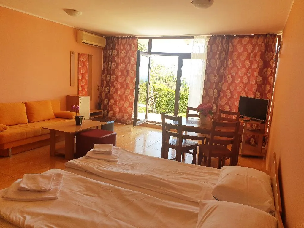 STUDIO SEA VIEW Room, DOLCE VITA Apart Complex, Bourgas