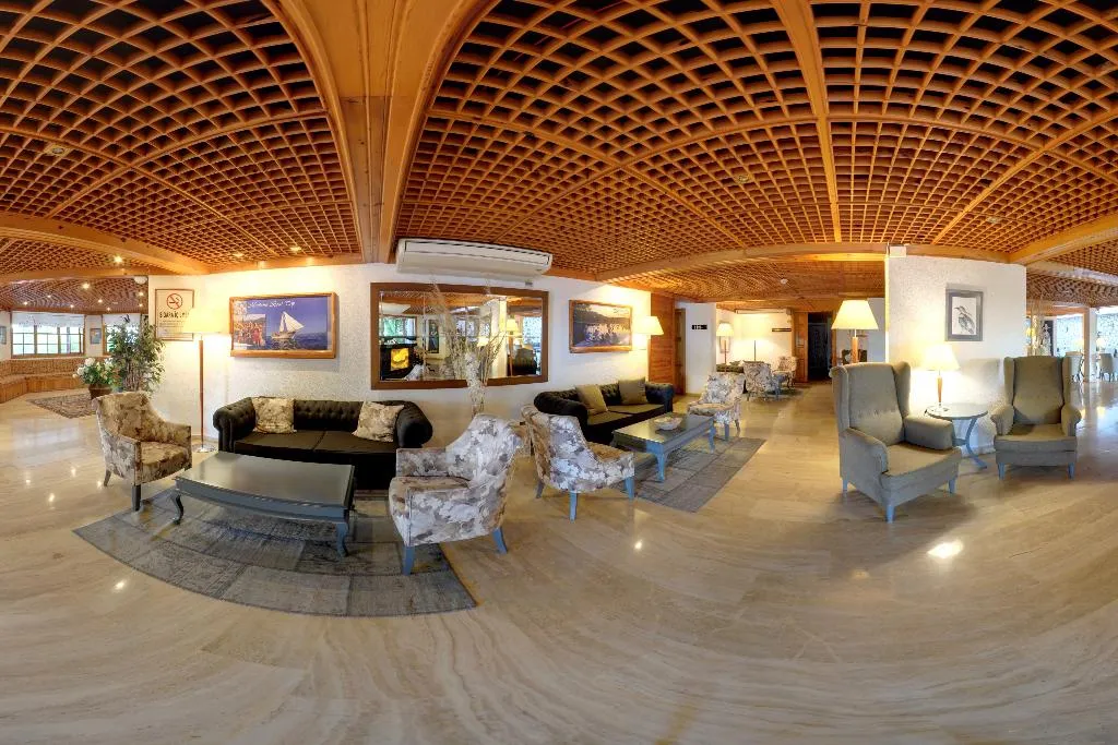 Lobby, Montana Pine, Dalaman