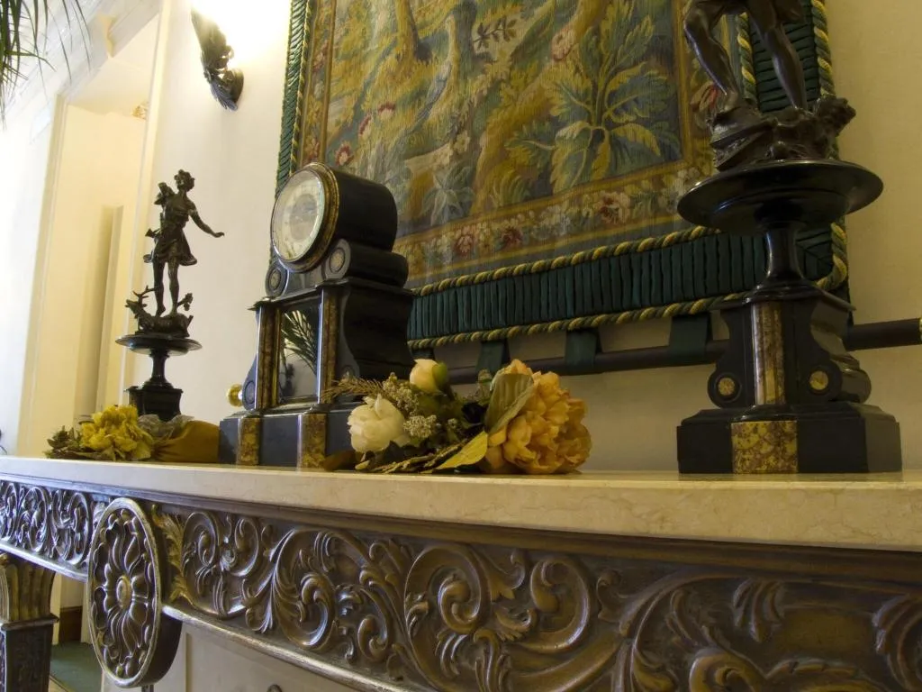 Lobby, Liberty, Catania