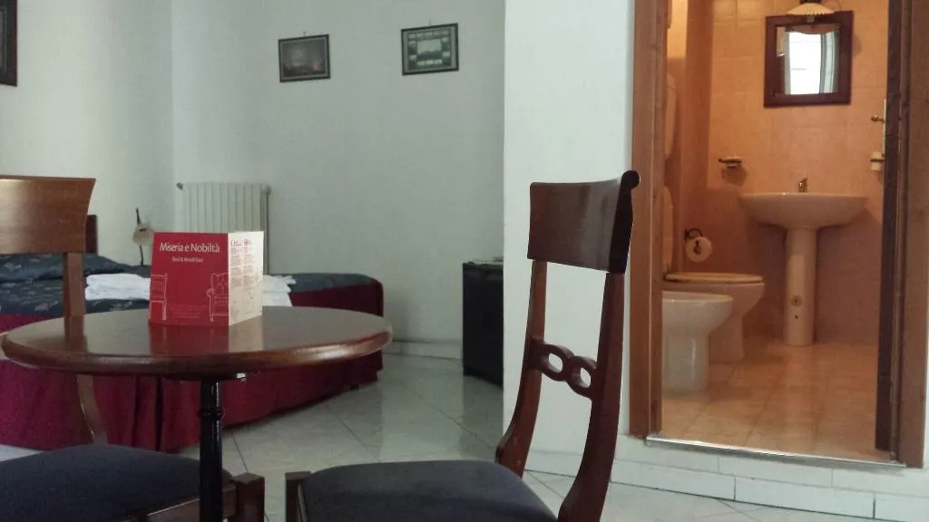 Room, Miseria e Nobiltà, Naples