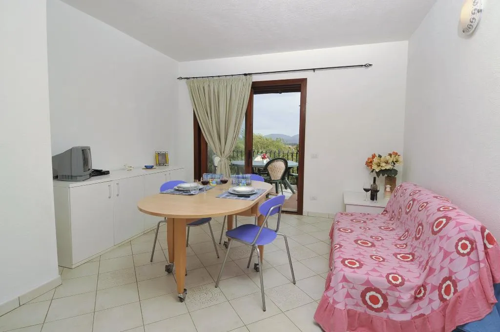 APARTMENT CAPACITY 6 TWO BEDROOMS Room, Residence Lu Fraili, Olbia