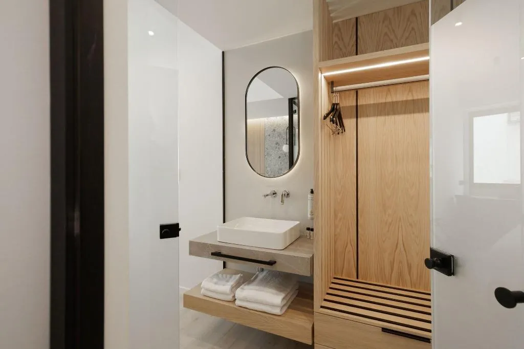 DOUBLE DELUXE WITH VIEWS Room, Hilton Garden Inn Athens Syggrou Avenue, Athens