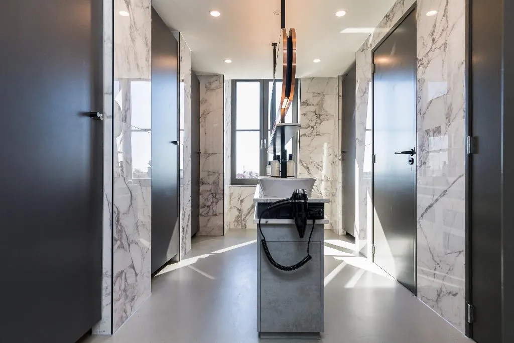 DOUBLE WITH SHARED BATHROOM Room, This Ho(s)tel, Amsterdam