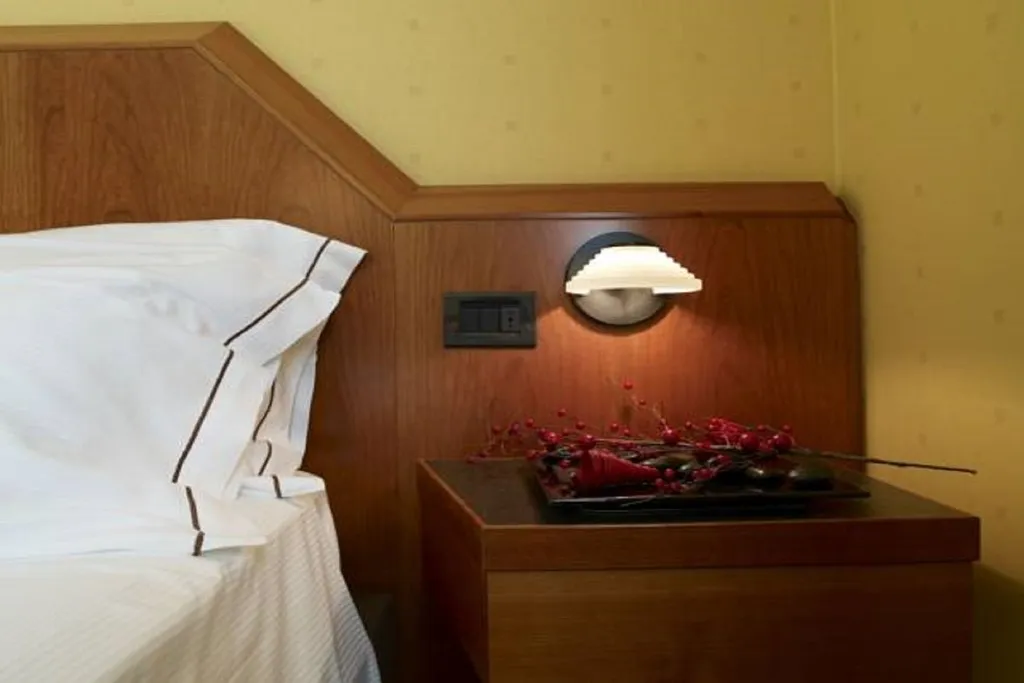 Room, Montini, Milan