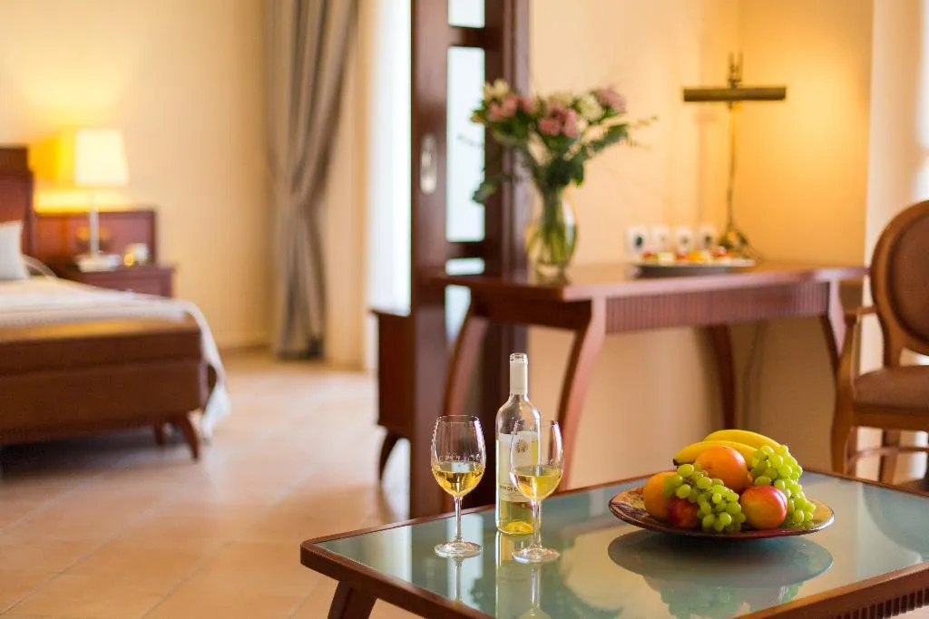 SUITE SIDE SEA VIEW Room, Theartemis Palace, Crete
