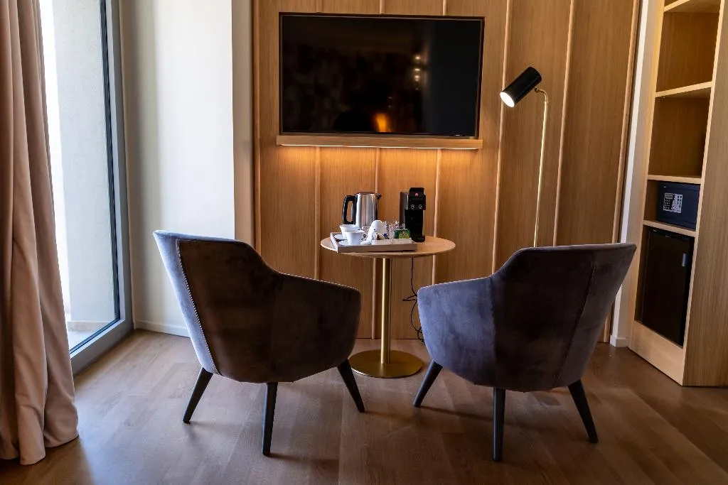 DOUBLE SINGLE USE ONE BED Room, Columbus Urban Resort, Florence