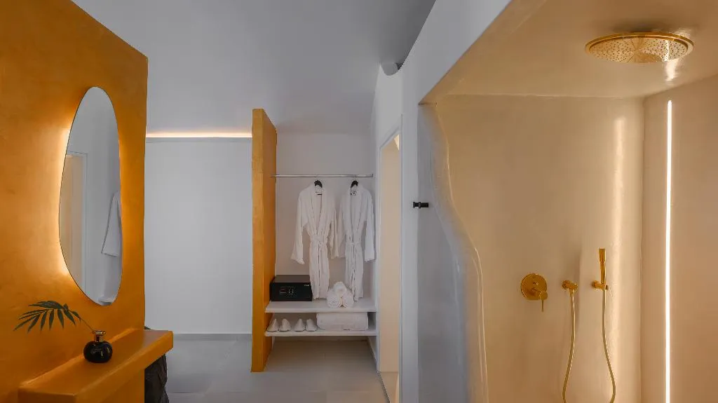 JUNIOR SUITE LUXURY Room, Arany Terra, Santorini