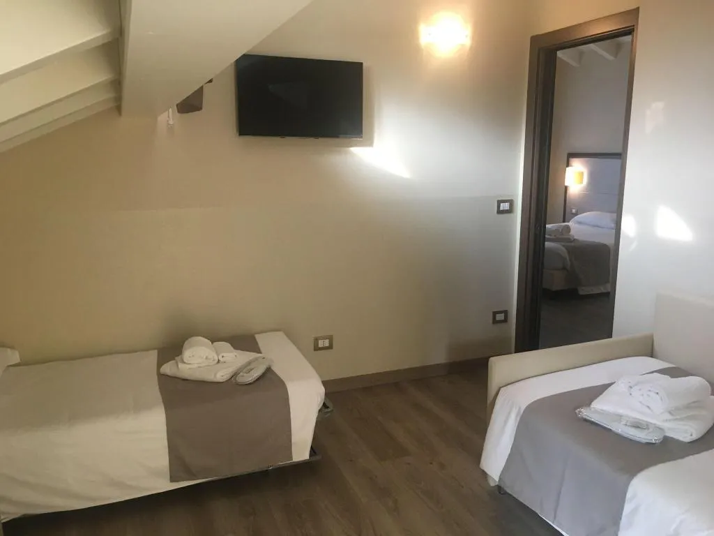 Room, Hotel Rosa, Milan