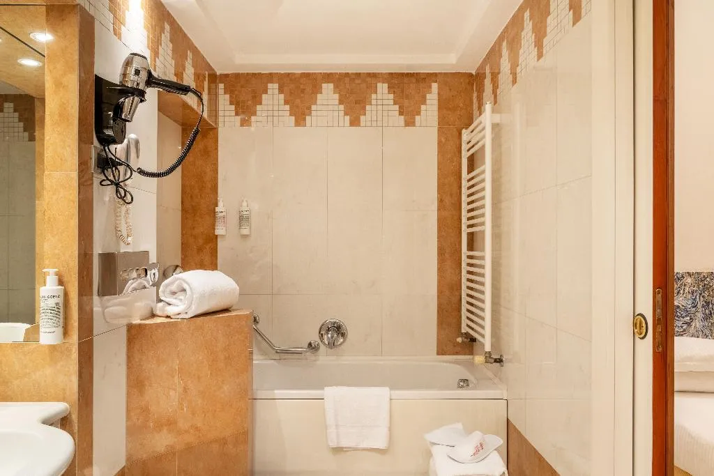 Room, Sanpi Milano, Milan