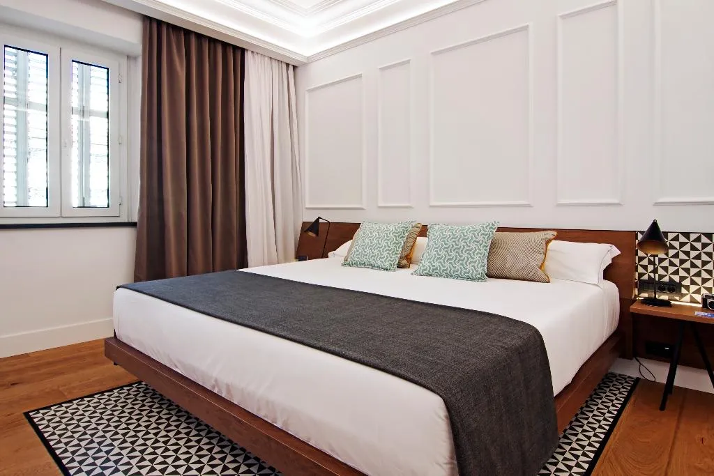 Room, One Shot Palacio Reina Victoria 04, Valencia
