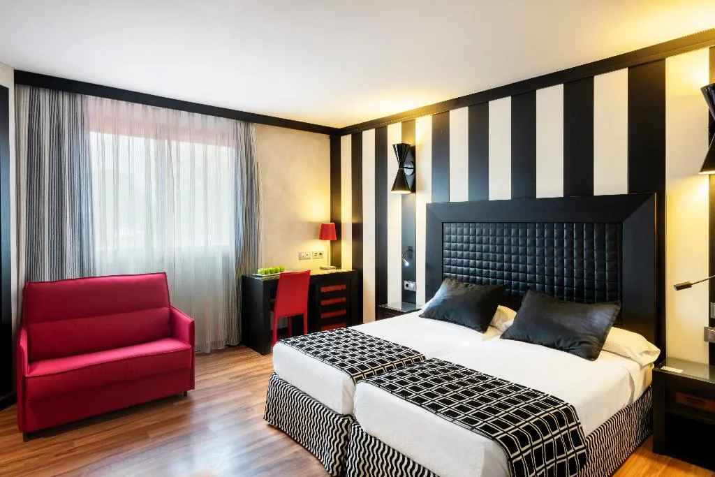 TRIPLE STANDARD Room, Salles Hotel Aeroport de Girona, Costa Brava