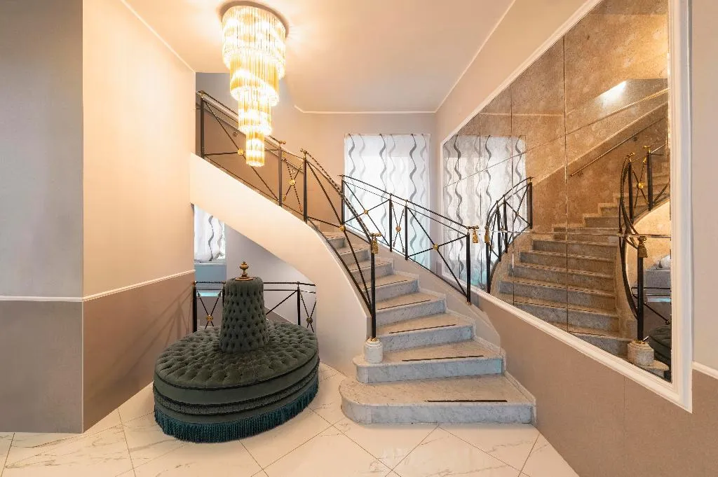 Lobby, Virgilio, Rome