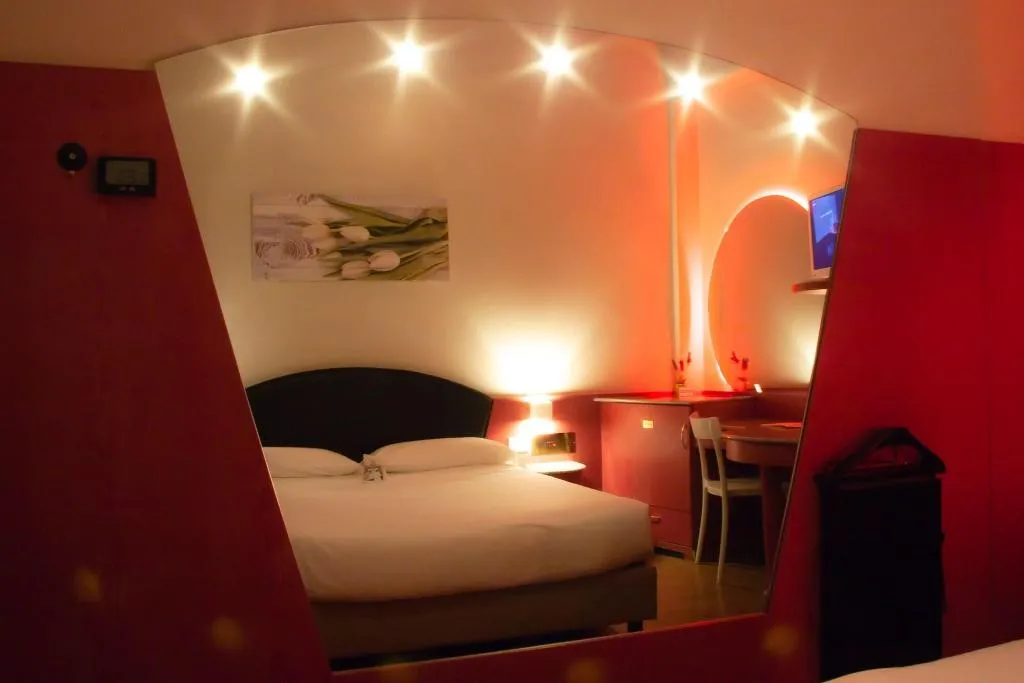 Room, Hotel Motel 2000, Milan