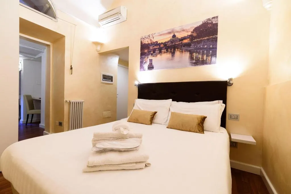 Room, Trinity Luxury Rooms, Rome