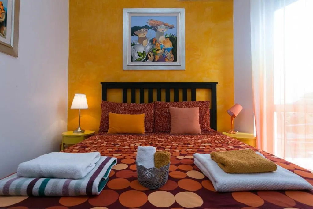 Room, La Duchessa A Roma, Rome