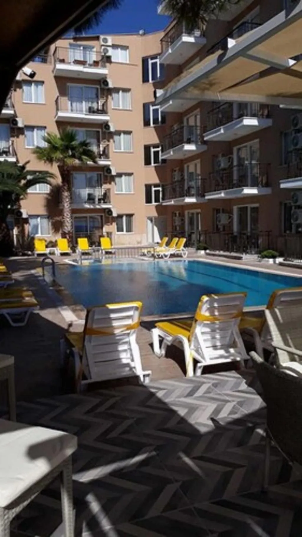 Room, Melis, Izmir