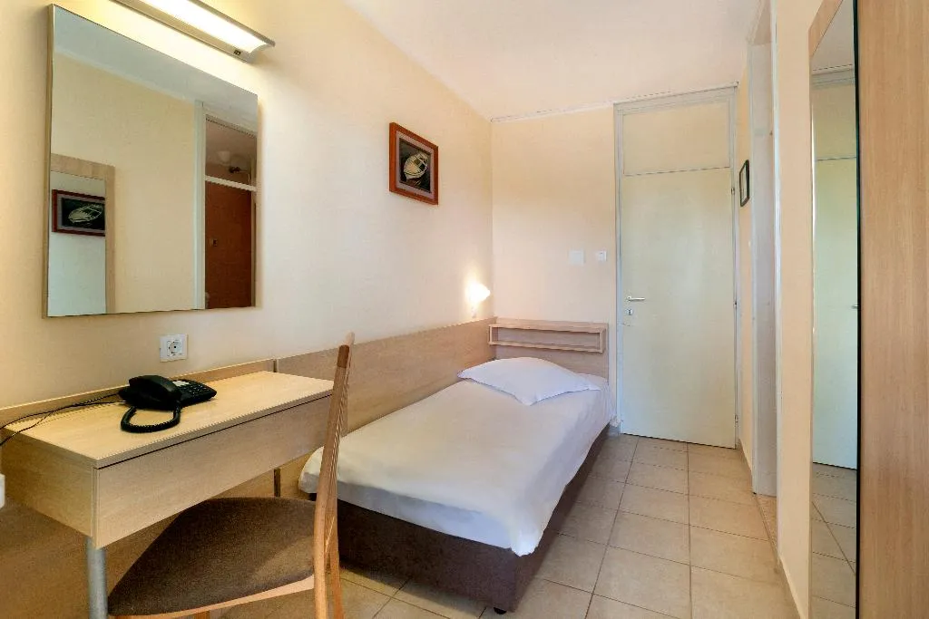 SINGLE WITH BALCONY Room, Hotel Delfin Plava Laguna, Istria