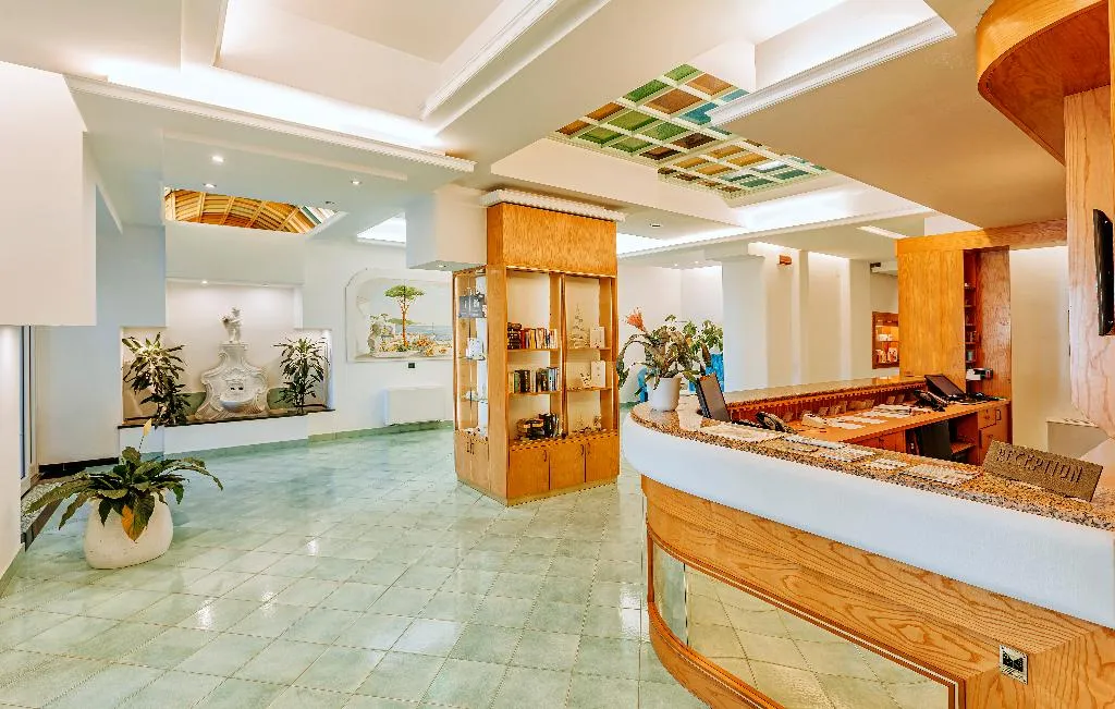 Lobby, Regina Palace Terme, Naples