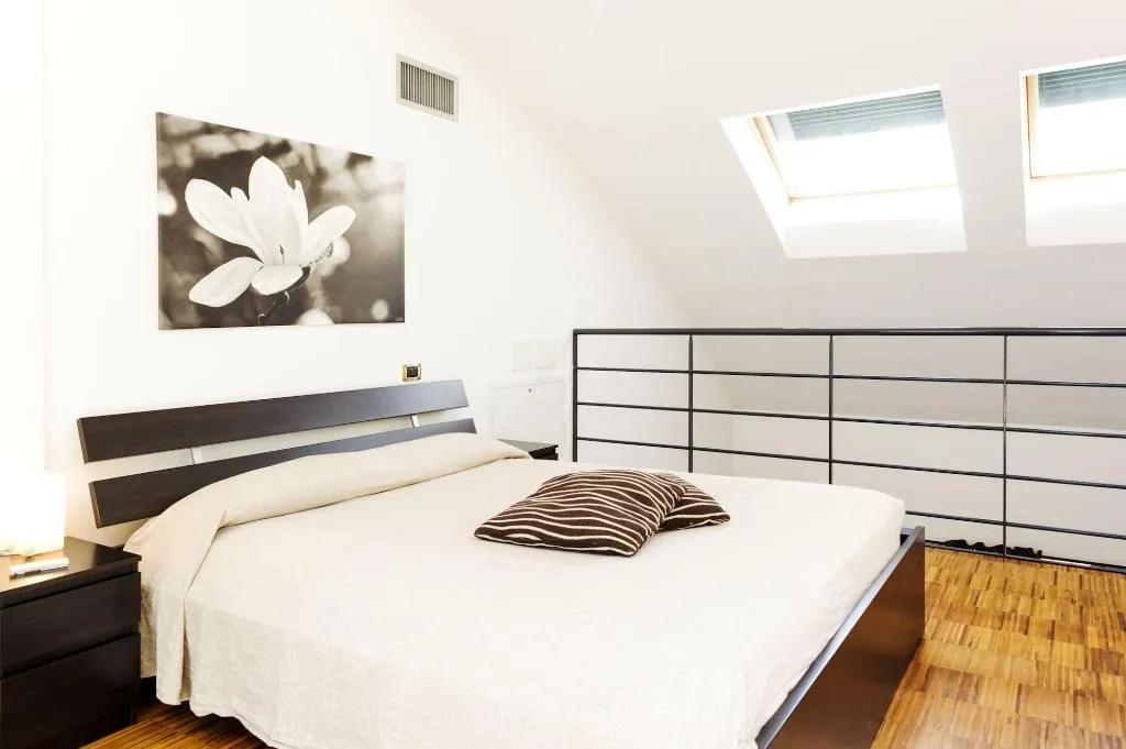 Room, Isola Apartments Milan, Milan