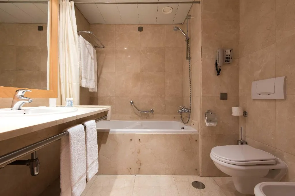 Double or Twin STANDARD Room, Real Palacio, Lisbon