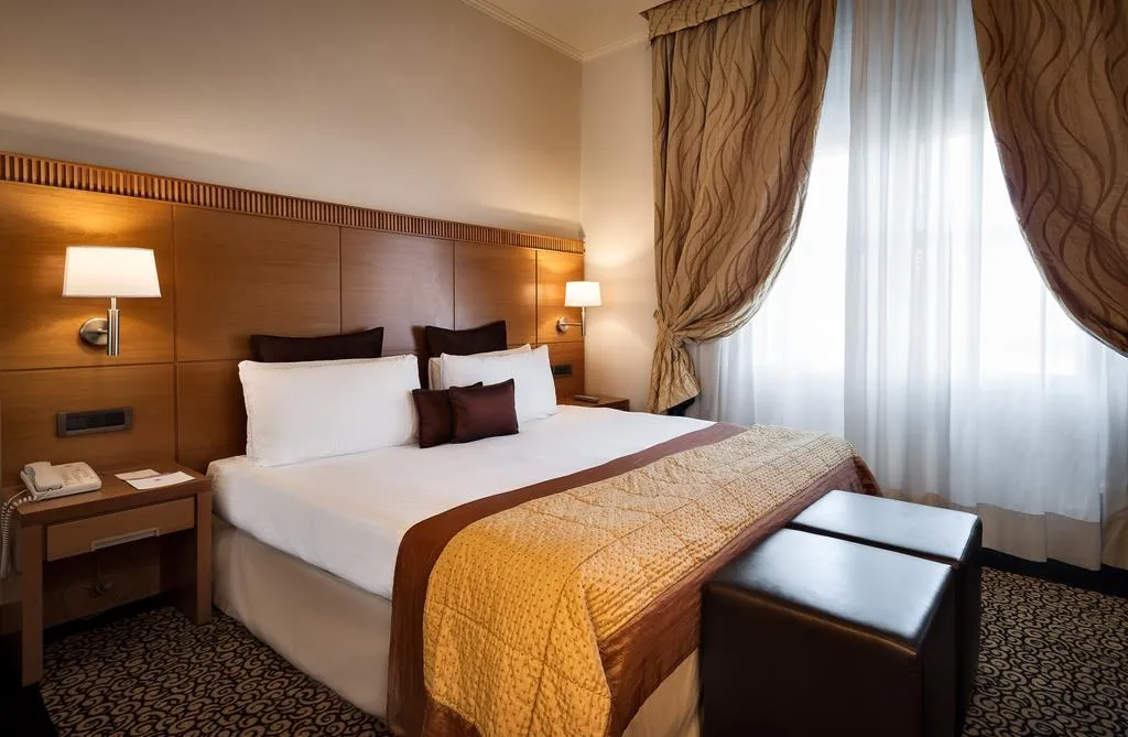 DOUBLE BUSINESS Room, Dei Cavalieri Milano Duomo, Milan