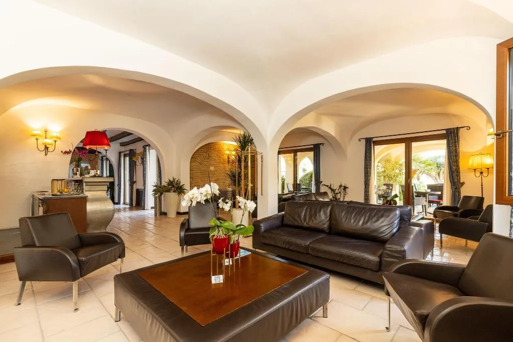 Lobby, Arbatasar, Cagliari