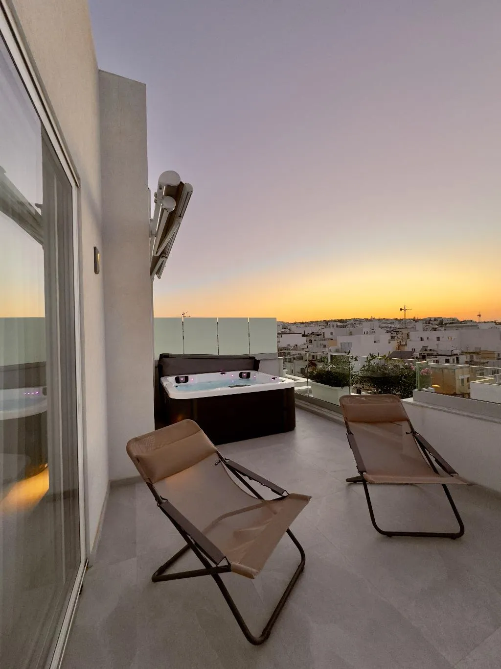 SUITE WITH JACUZZI Room, C'est La Vie Boutik Swieqi, Malta
