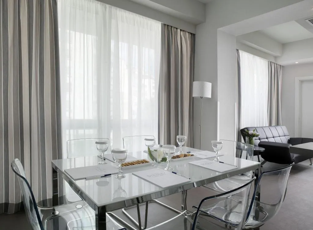Room, Stanley, Athens