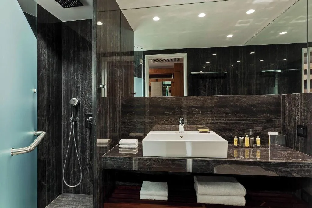 DOUBLE EXECUTIVE KING BED Room, Athens Marriott Hotel, Athens