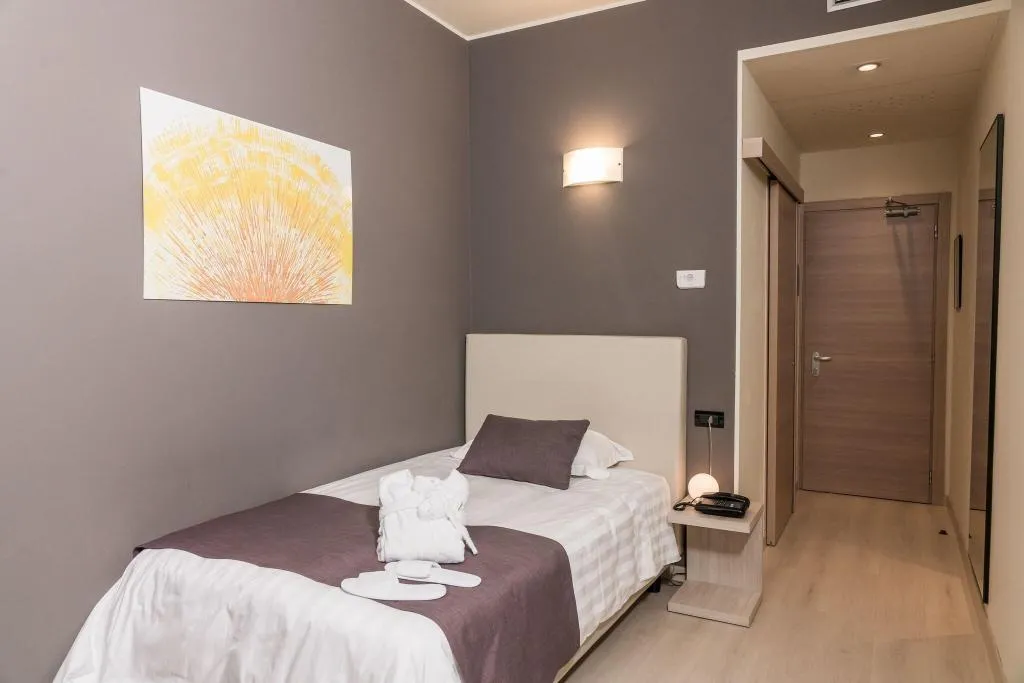 SINGLE SUPERIOR Room, Helios Hotel and Restaurant, Milan