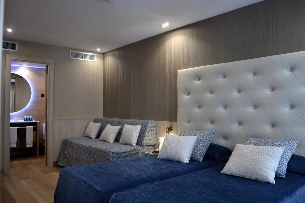 TRIPLE STANDARD Room, Rialto, Barcelona