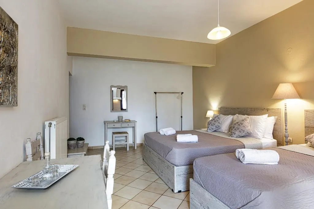 STUDIO THREE BEDS Room, Kasteli Studios & Apartments, Crete