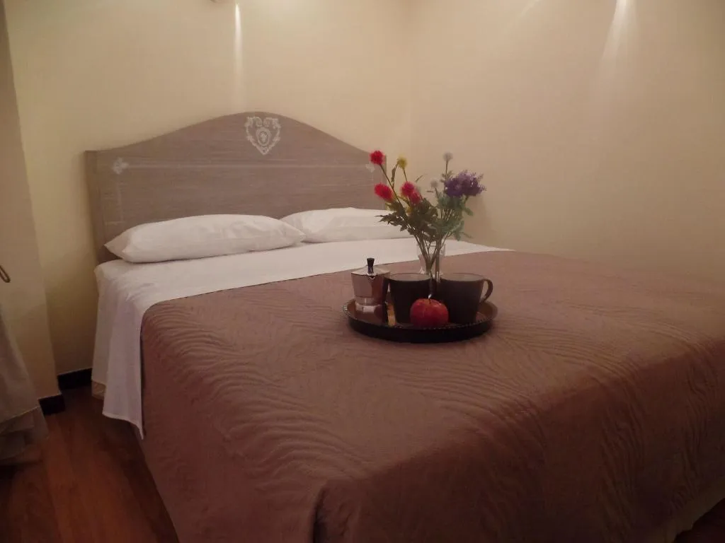 Room, B&B La Canzanella, Naples