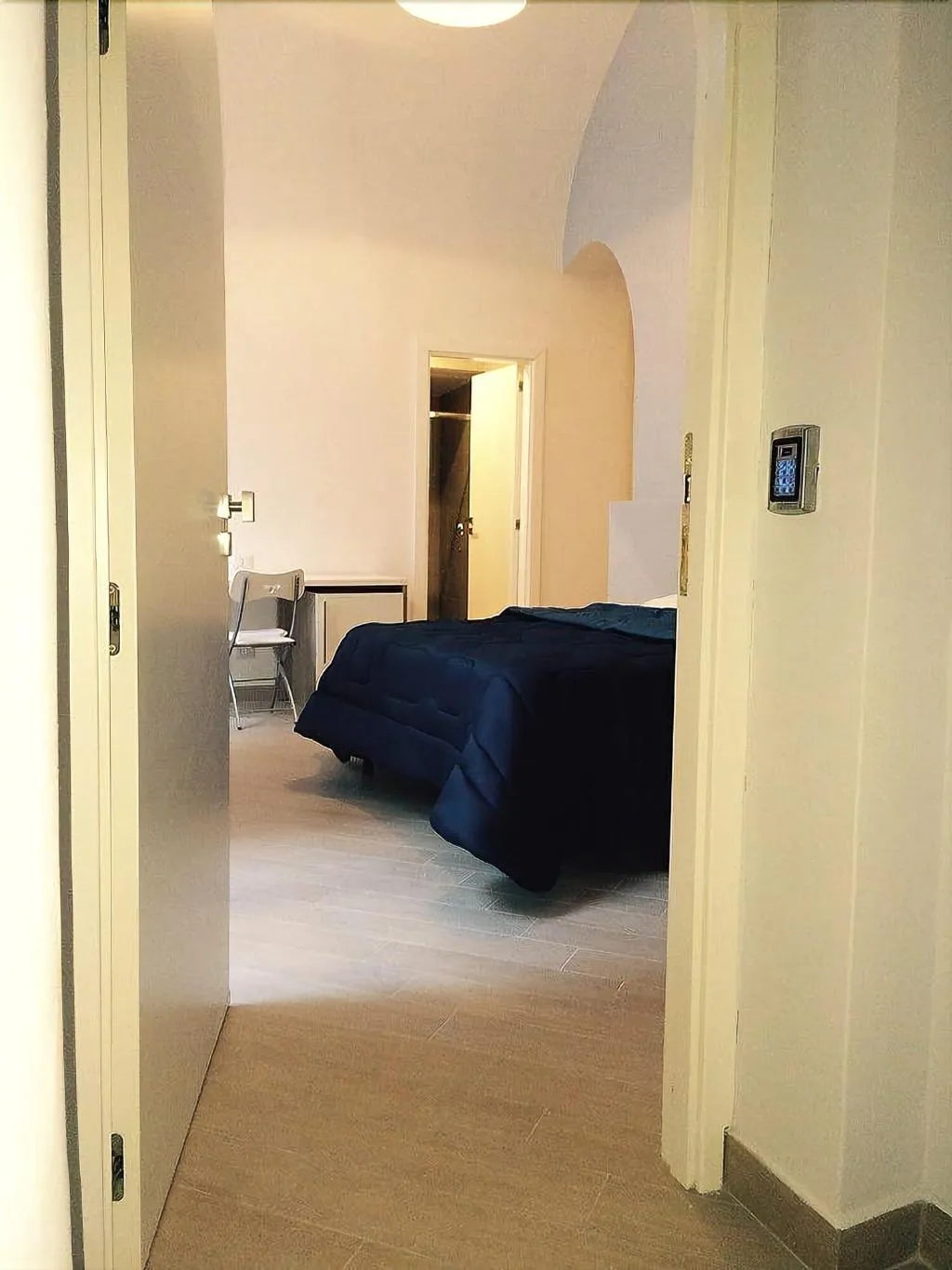 Room, Base Napoli B&B, Naples