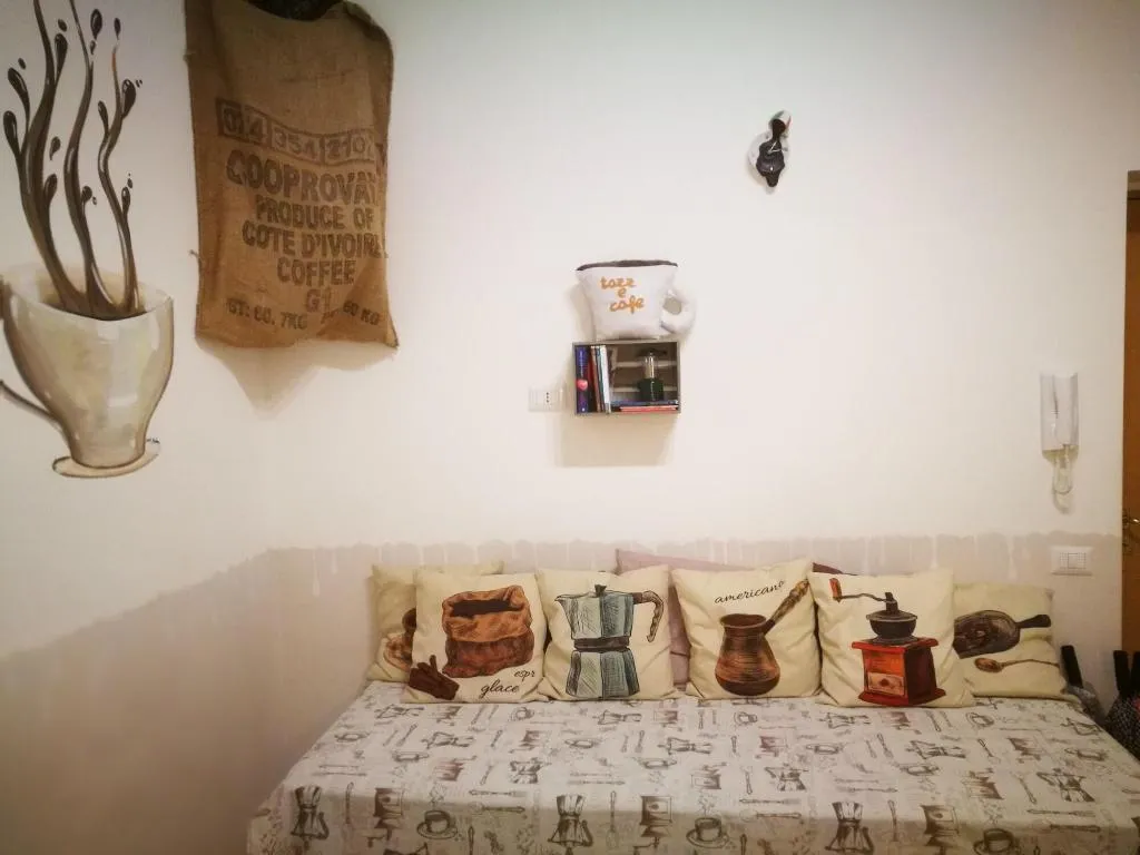 Room, B&B Tazzecafè, Naples