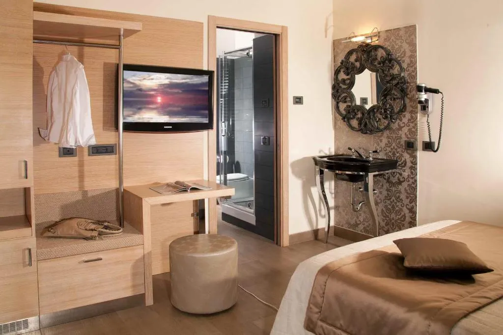 DOUBLE ANNEX Room, del Corso, Rome